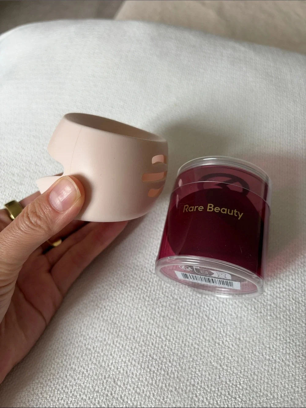 Rare Beauty soft touch makeup blending sponge w case